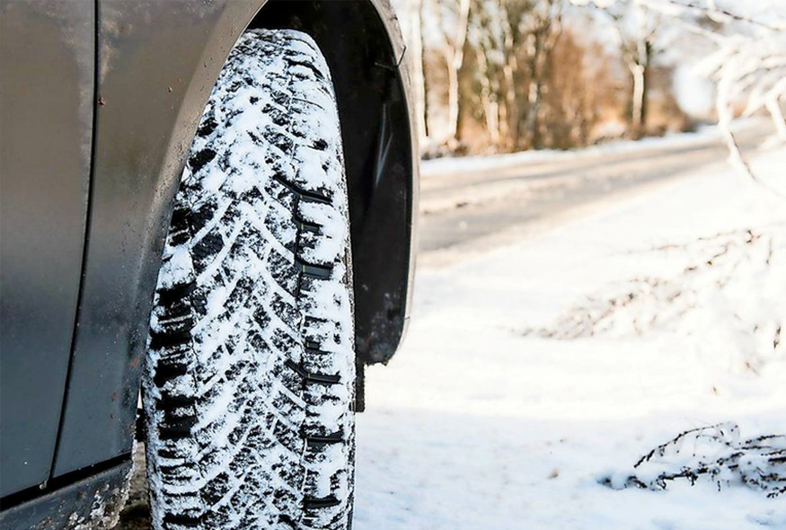 Winterpneu auf Schnee, Reifen auf Schnee